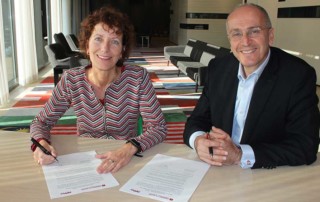 Frederique Winia, FIFPro’s Education Director and Prof. Nicos Kartakoullis, President of the Council of the University of Nicosia, signing the Memorandum of Understanding and Cooperation at the FIFPro House in Hoofddorp, the Netherlands.