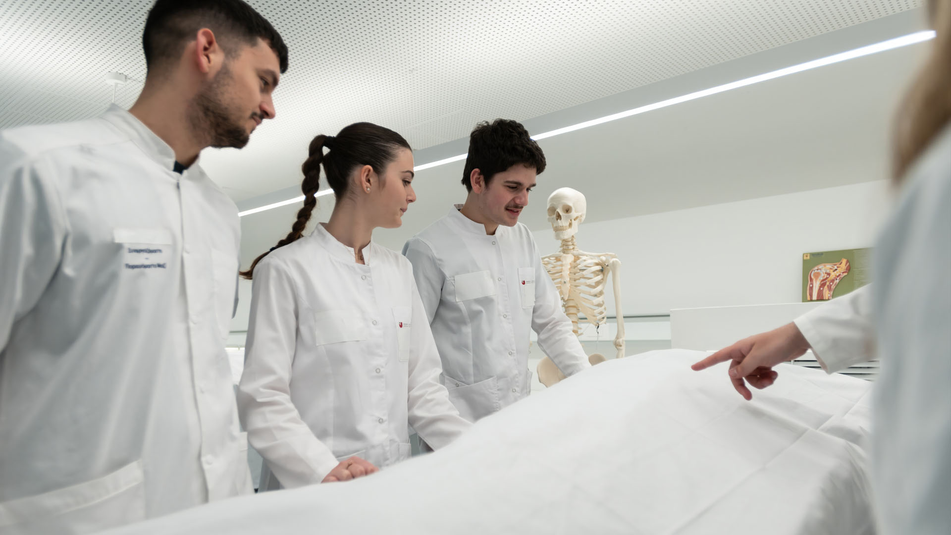 2604_ATH_OLYB_CMPS_Anatomy Lab MOI SZ69124_web