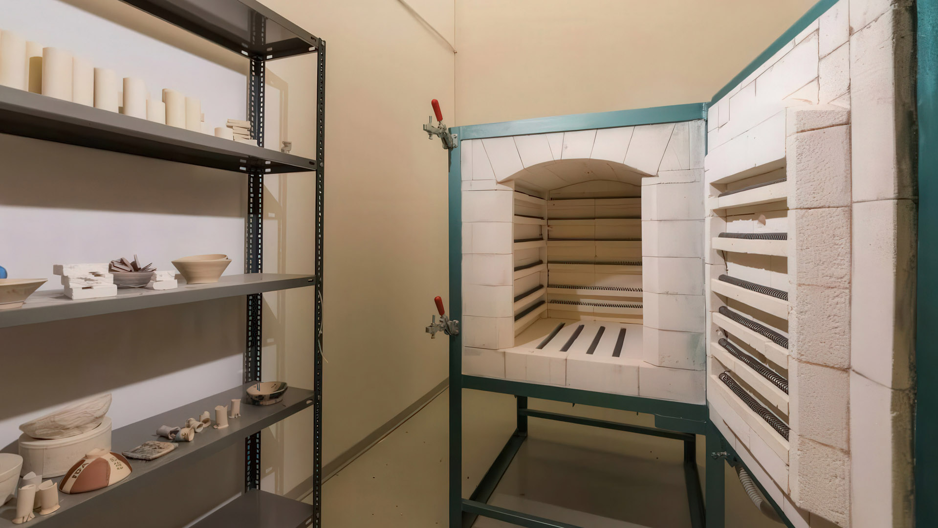 Ceramics Kiln Room (3)