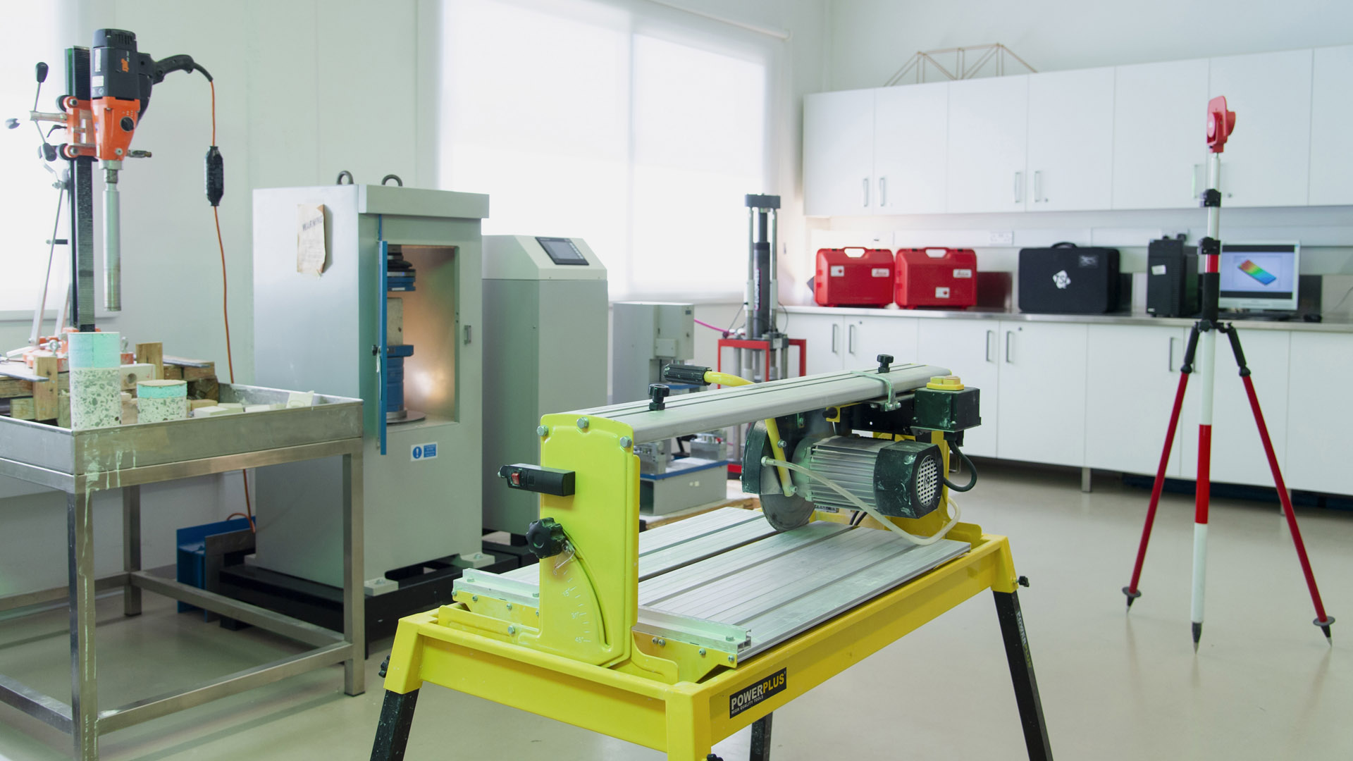 Construction Materials and Dynamics Laboratory (4)