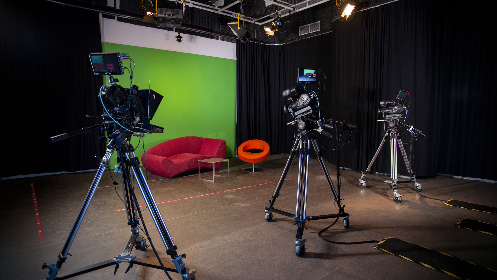 Television Production Studio (4)