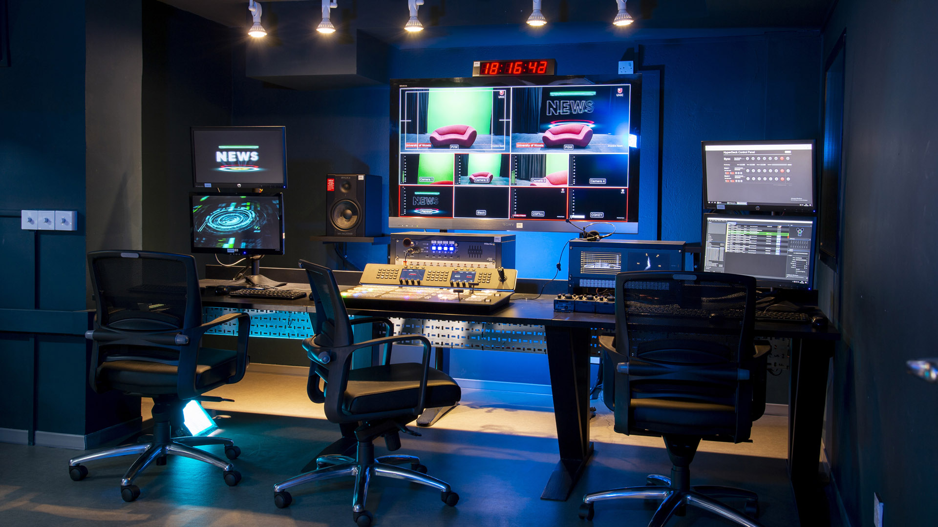 Television Production Studio (6)