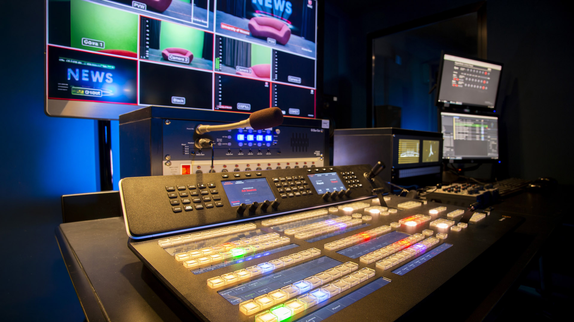 Television Production Studio (7)